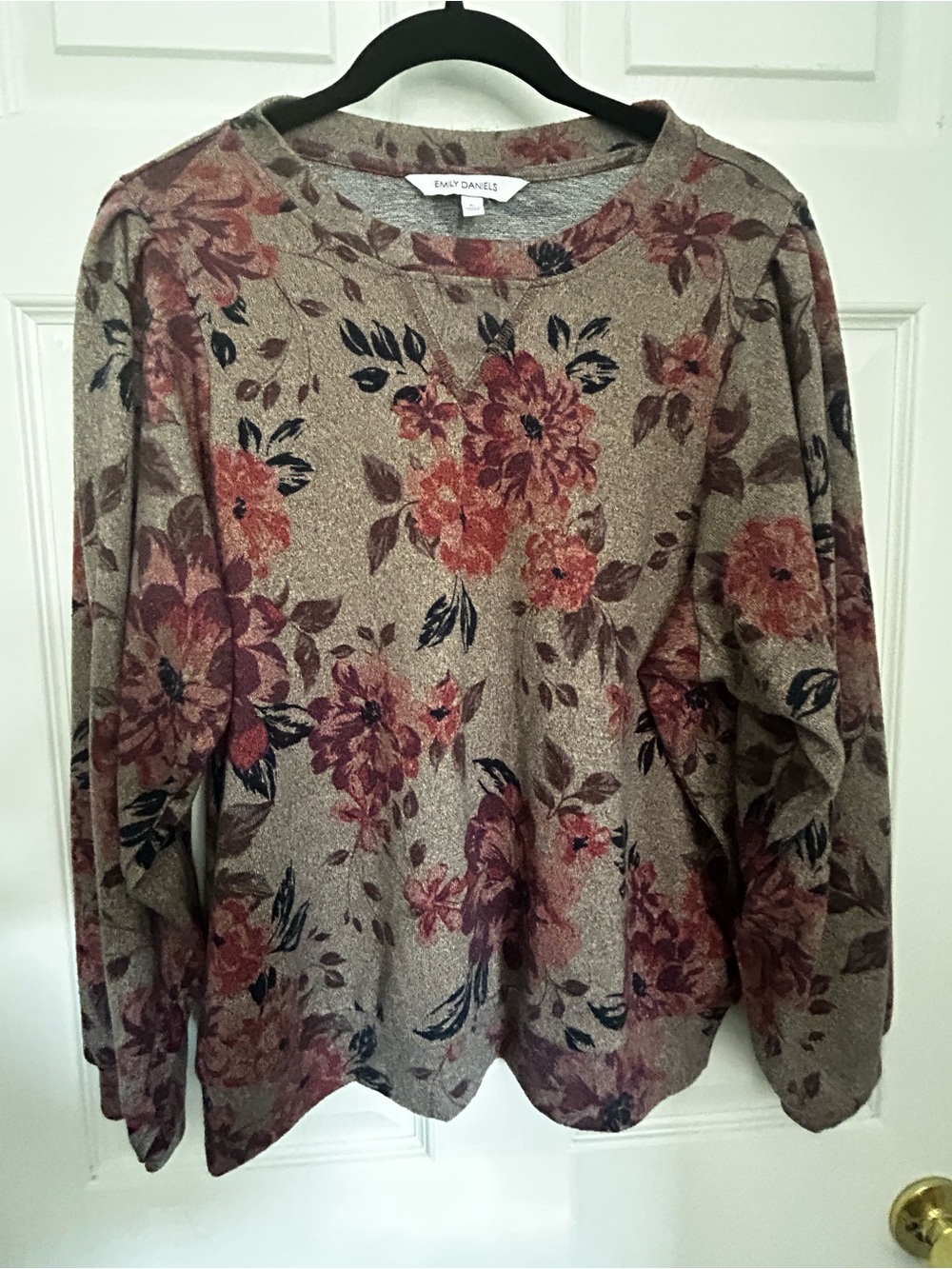 Emily Daniels Taupe Floral Long-Sleeve Tee